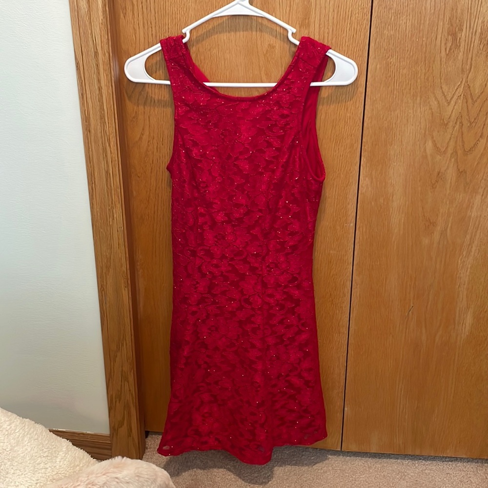 Red dress. Above knees.